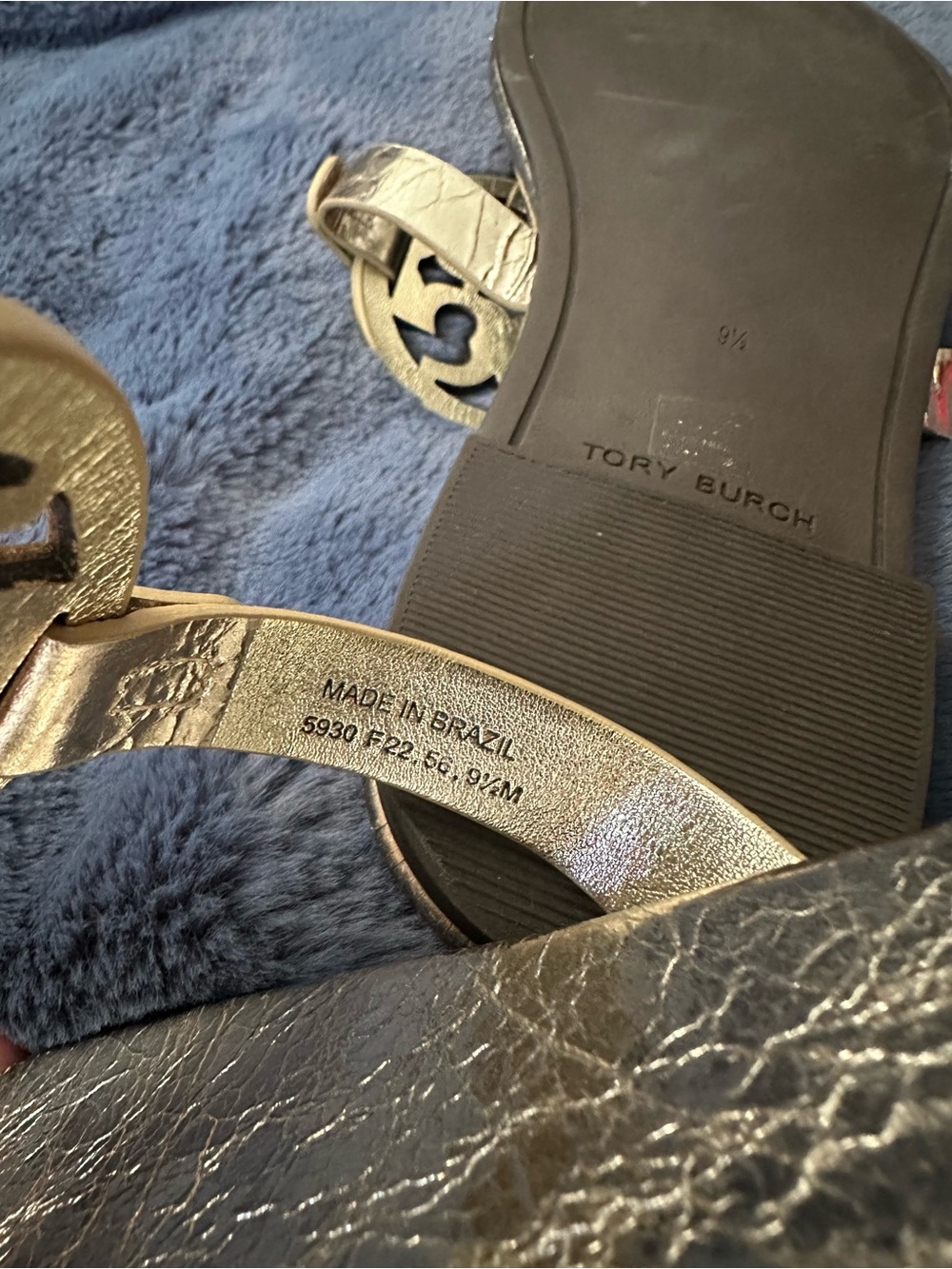 Tory Burch Metallic Gold Logo Thong Sandals - Picture 6 of 7